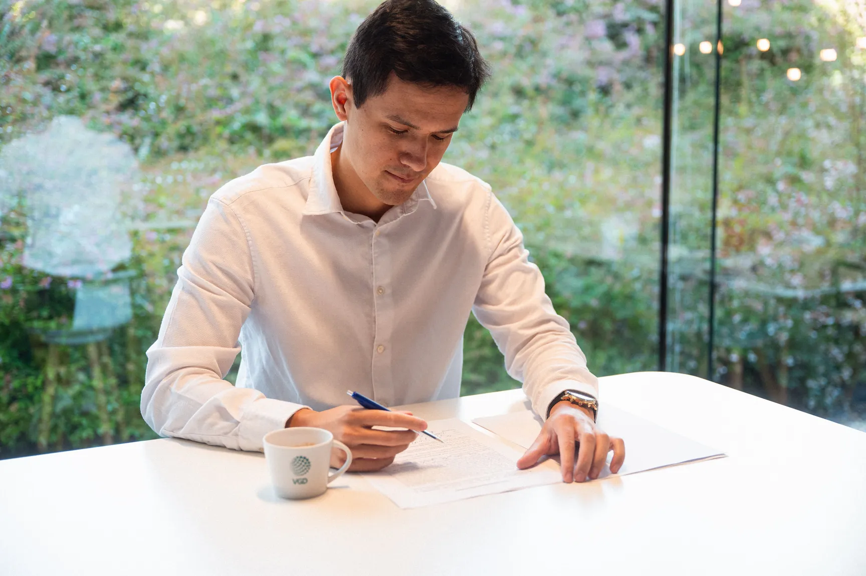 Een consultant die klanten sterk vooruit helpt met een multi-disciplinaire aanpak die fiscaliteit, financiële gegevens en juridische kracht combineert.