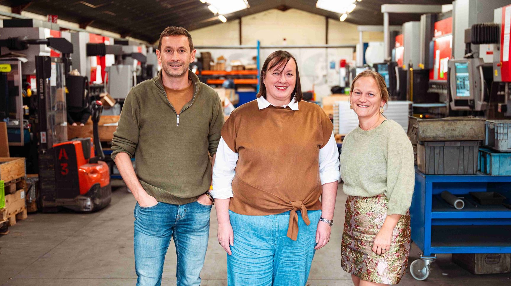 2 personen van het bedrijf Devos Plaatbewerking en 1 VGD-medewerker.