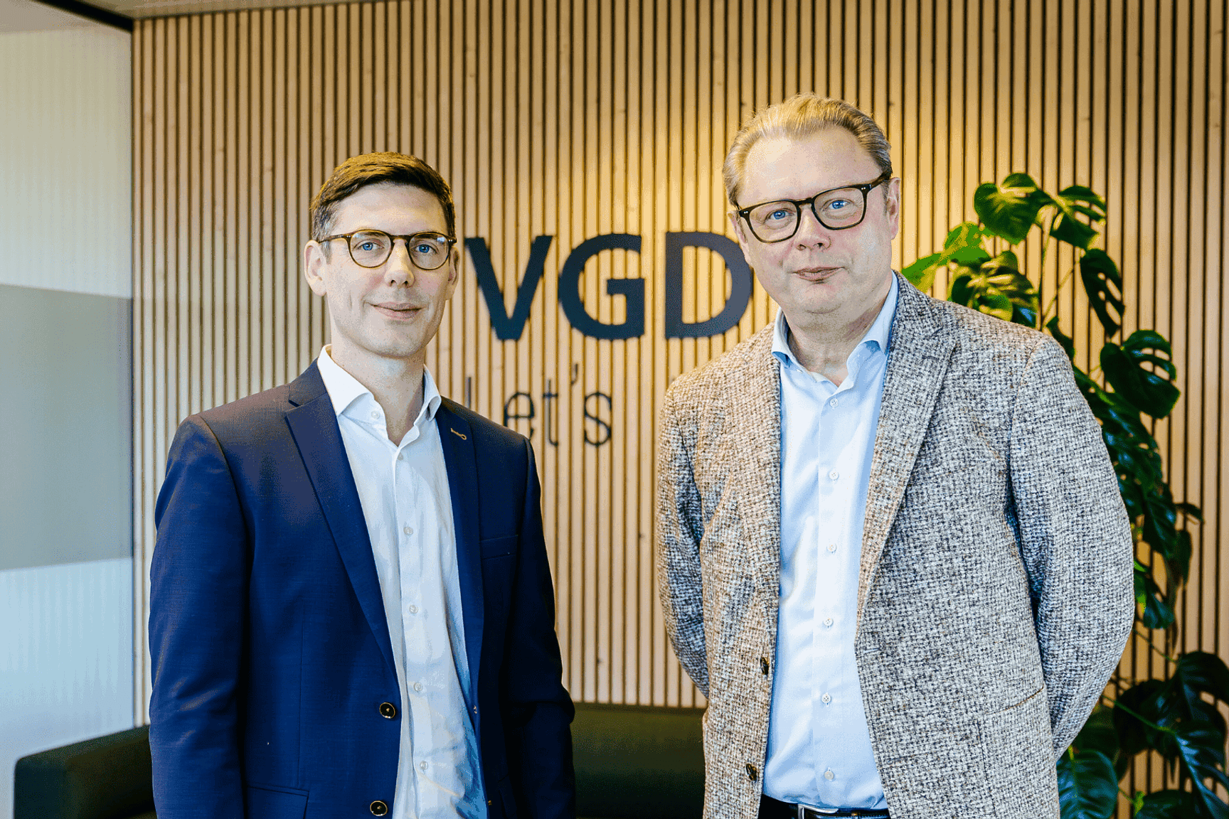 Afbeelding Podcast VGD x ING Kube ESG 1. 2 personen staan voor het VGD logo.